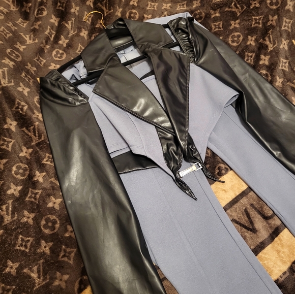 Two piece suit - Picture 5 of 5